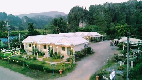 รักเขาแอนด์บ้านมุง in Ban Mung