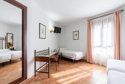 room detail thumbnail 1