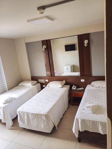 3 twin beds