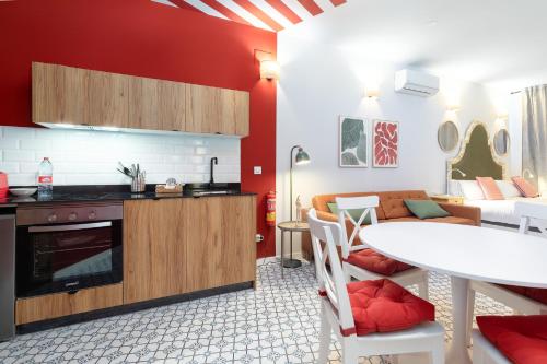 The Little Village Apartments in 캄파나르