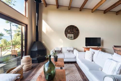 Refugio Millaray - Vistas y Acceso al Lago in Pucon Waterfront