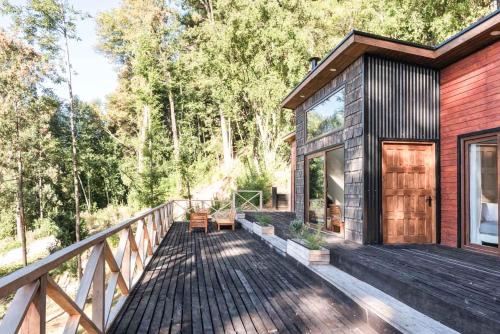 Refugio Millaray - Vistas y Acceso al Lago in Pucon Waterfront