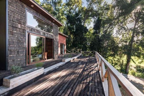 Refugio Millaray - Vistas y Acceso al Lago in Pucon Waterfront