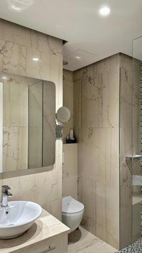 Hotel Queen - image 7