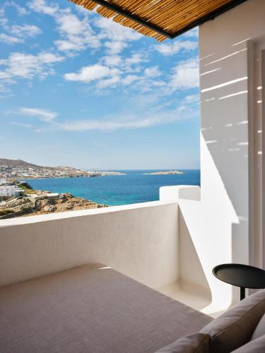 Superior Sunset & Sea View Suite image 8