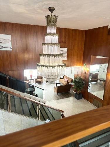 บริการและสิ่งอำนวยความสะดวก, Mir Octavio in อัลเจซิราส