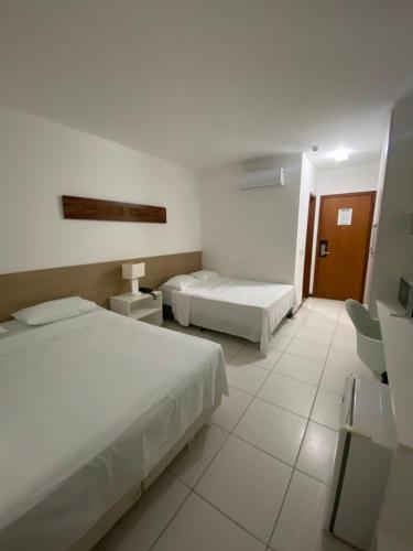2 queen beds