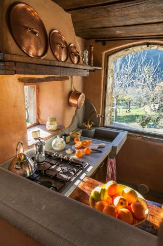 Konyha, Cortona Village Heights Two Bedroom in Pierle