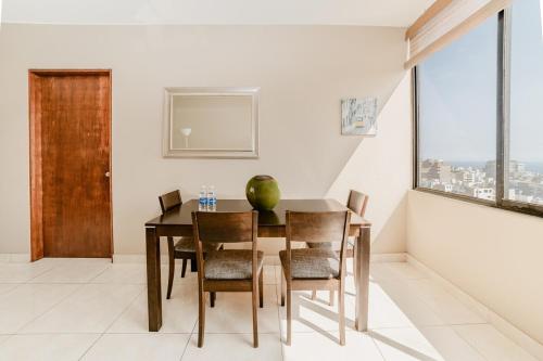 GRM1601 Modern 1 BDR with skyline views from Miraflores