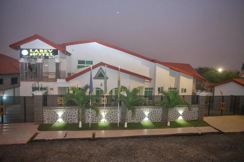 Vista exterior, Labev Hotel in Kumasi