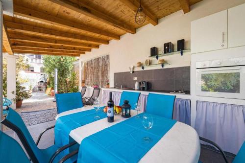 Two bedroom apartment with Sea view image 8