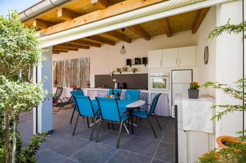 Two bedroom apartment with Sea view image 9