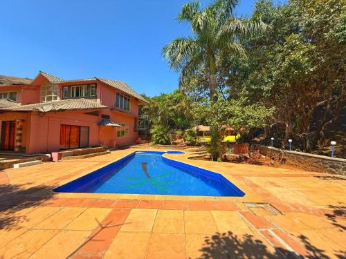 Captans Stay - Karjat