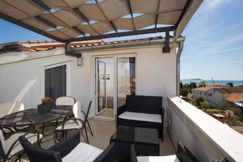 Two bedroom apartment with Sea view image 10