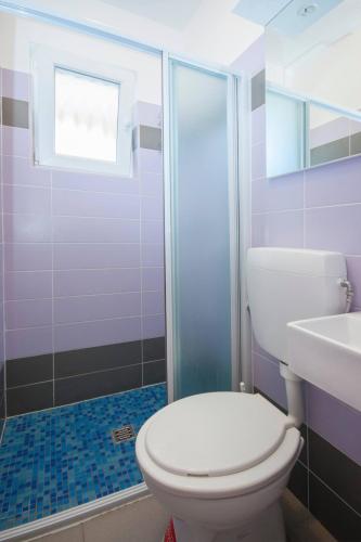 Standard King Room image 9