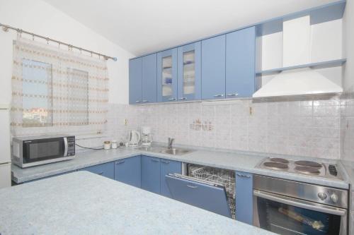 Apartment Mara Tribunj - image 2