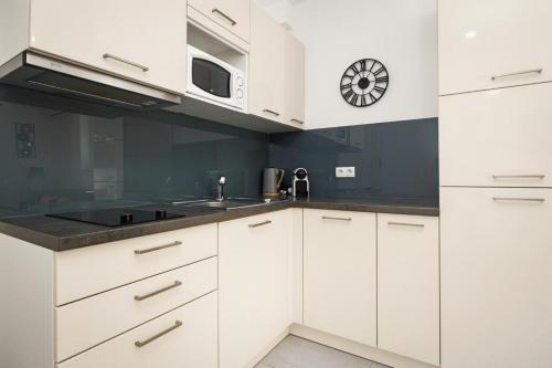 One Bedroom Apartment with Terrace image 6