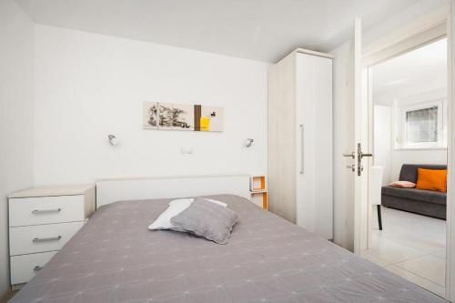 One Bedroom Apartment with Terrace image 5