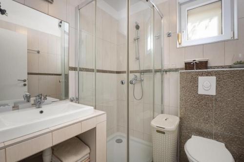 One Bedroom Apartment with Terrace image 3