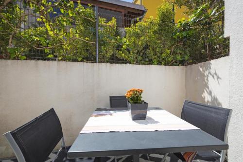 One Bedroom Apartment with Terrace image 1