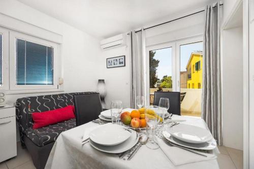 One Bedroom Apartment with Sea View room in Apartments Bluemare