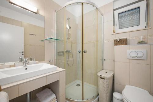 One Bedroom Apartment with Sea View image 10
