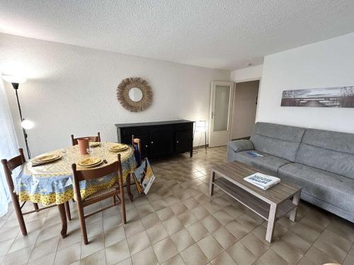 Appartement T3 avec terrasse et garage proche mer – Saint-Raphael - FR-1-226A-146 in Boulouris