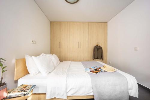 Modern & Spacious 1BR in Gazi l Private balcony, Athens