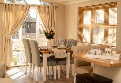 Hollicarrs - Cherry Blossom Lodge - Yorkshire