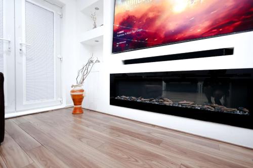 Cozy Place in Salford, Sleeps 8, 4 Bedroom, 5 Beds, Manchester