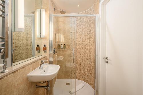 Destiny Scotland - St Andrew Square Apartments - image 9