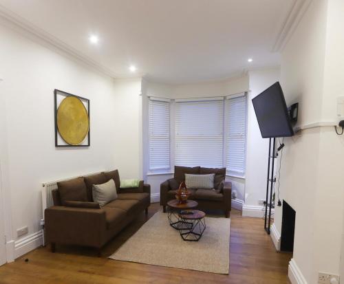 Modern 4-Bed Home Sleeps 8 Close to City Centre Parking Available - exc restricted hours gîte à louer Westminster