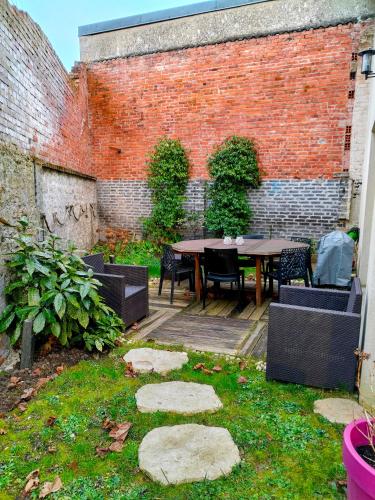 Maison avec jardin, calme et ensoleillée à 2 minutes du centre-ville