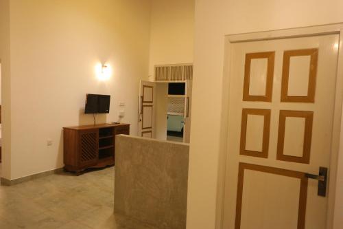 Deluxe Family Room image 7