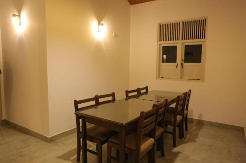 Deluxe Family Room image 5