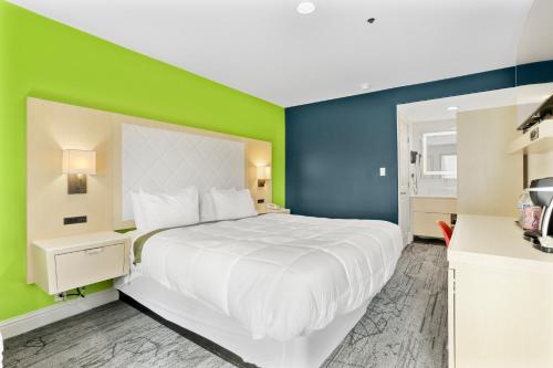 Inn at University