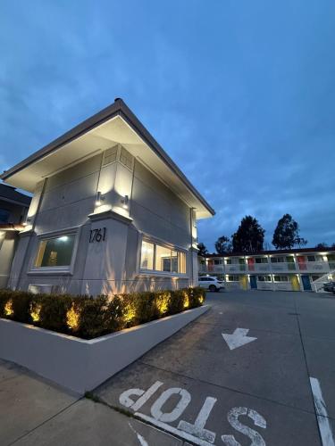 Inn at University - 숙소 외관