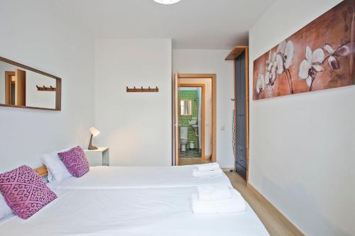 Beautiful apartment in Las Ramblas Barcelona 6pax, Barcelona