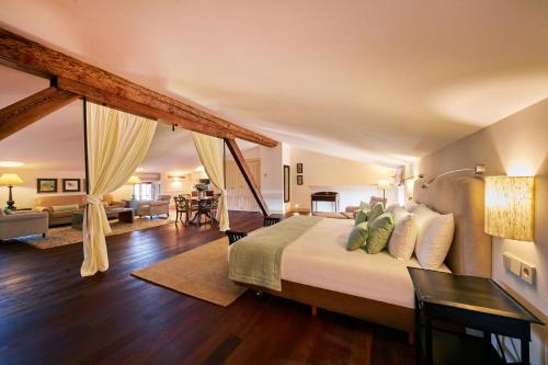 1 double bed, 1 sofa bed
