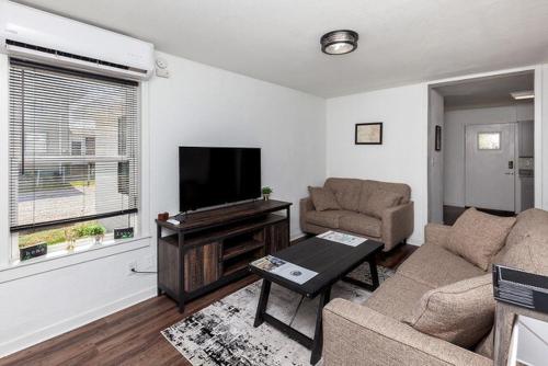 Spacious 9BR Home Ideal for Groups Near Downtown