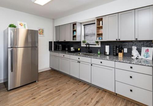 Spacious 9BR Home Ideal for Groups Near Downtown