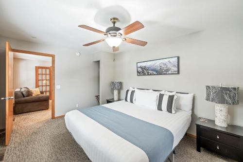 All Seasons River Inn