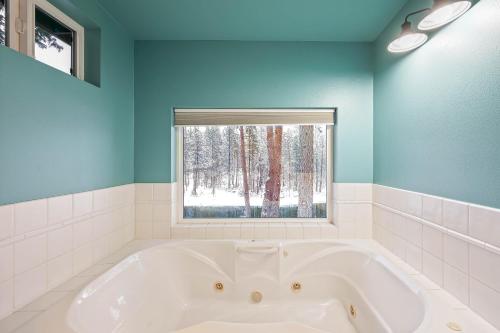 All Seasons River Inn