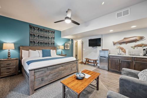 All Seasons River Inn