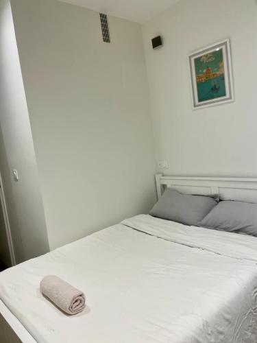 Private Studio 15m2 a Porte Maillot, Parigi