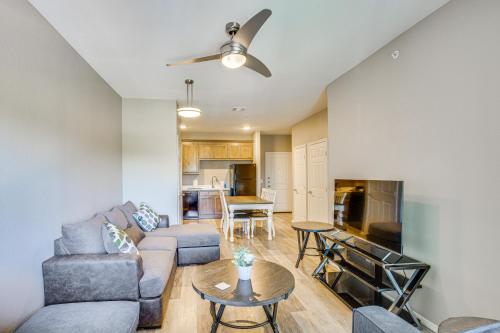 Close to Lakes, Parks and Winery Bonham Apt