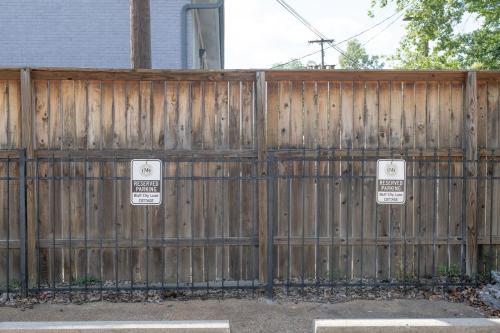 Bluff City Luxe Cottage near Brooks Museum of Art