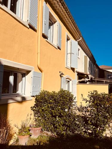 "ENTRE LA VIGNE et L'OLIVIER" gîte à louer Taulignan