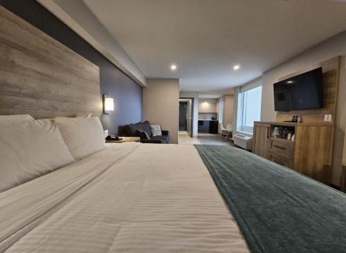 Suite with City View