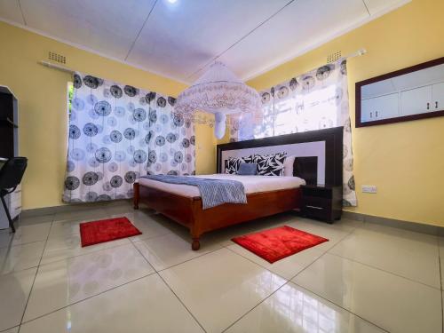 Standard King Room image 2